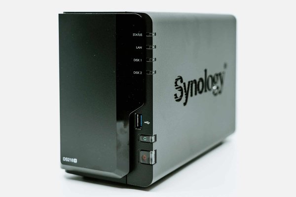 What are the steps to install and configure a Synology DS920+ for automated backups to Amazon S3?
